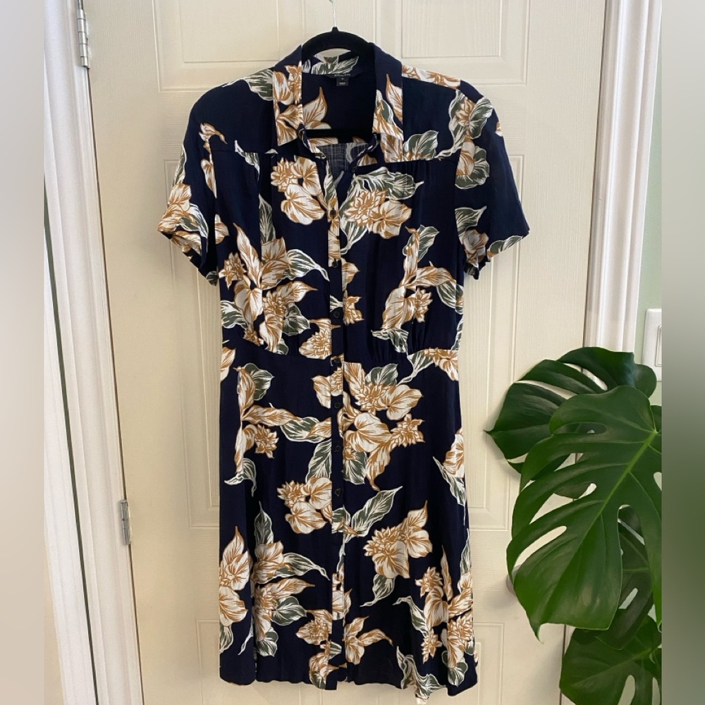 RW&CO. | NWT button down floral navy dress